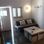 Sunny Da Viana, Prázdninový dům *