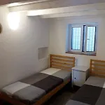 Sunny Da Viana, Сasa de vacaciones *
