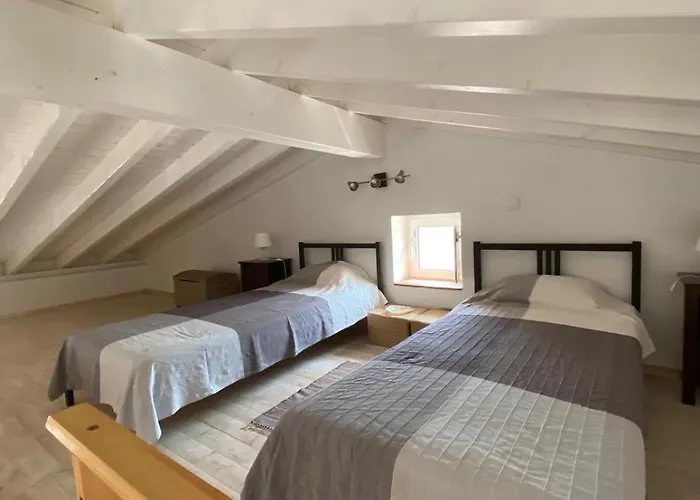 Sunny Da Viana, Hébergement de vacances *